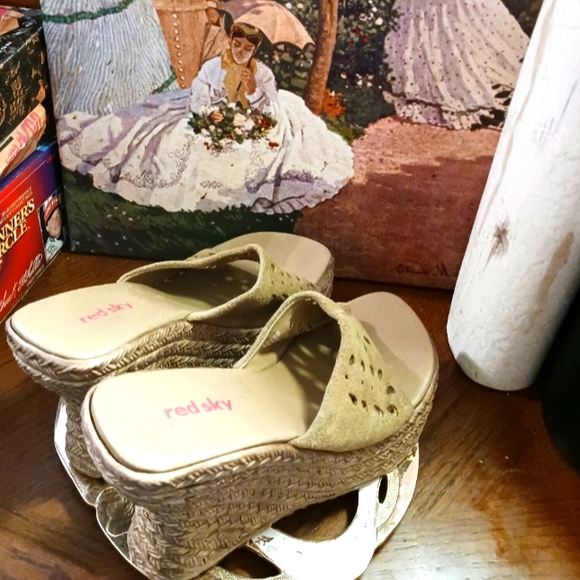 CLOSEOUT SALE!!!! SKY WEDGE 👖🛍👠 SANDALS.👡SIZE 8 ,LIKE NEW!,GIFT IT.🎁 - Picture 4 of 8